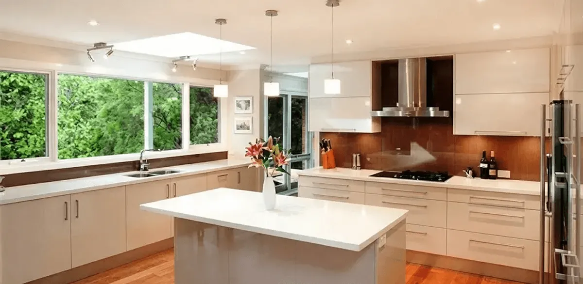 Kitchen cabinet refacing and remodel results in a modern kitchen in Nashville, TN